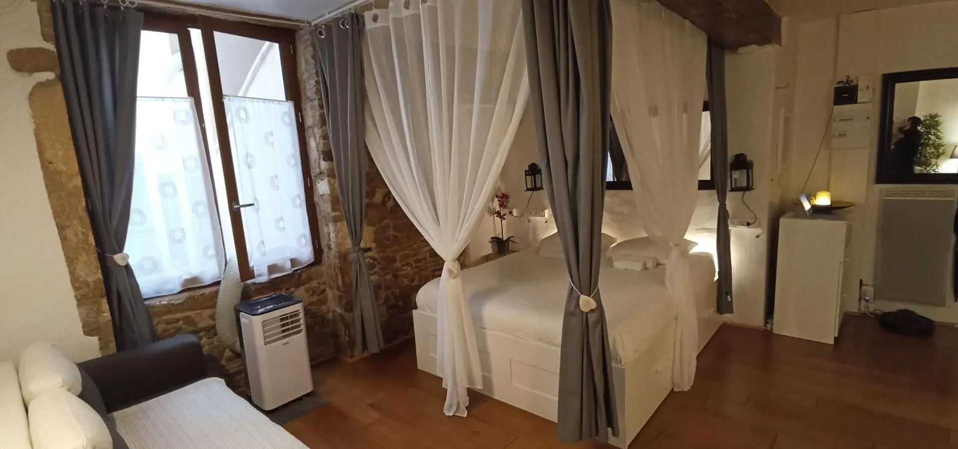 La Loge Du Vieux Lyon Bed & Breakfast 2*,