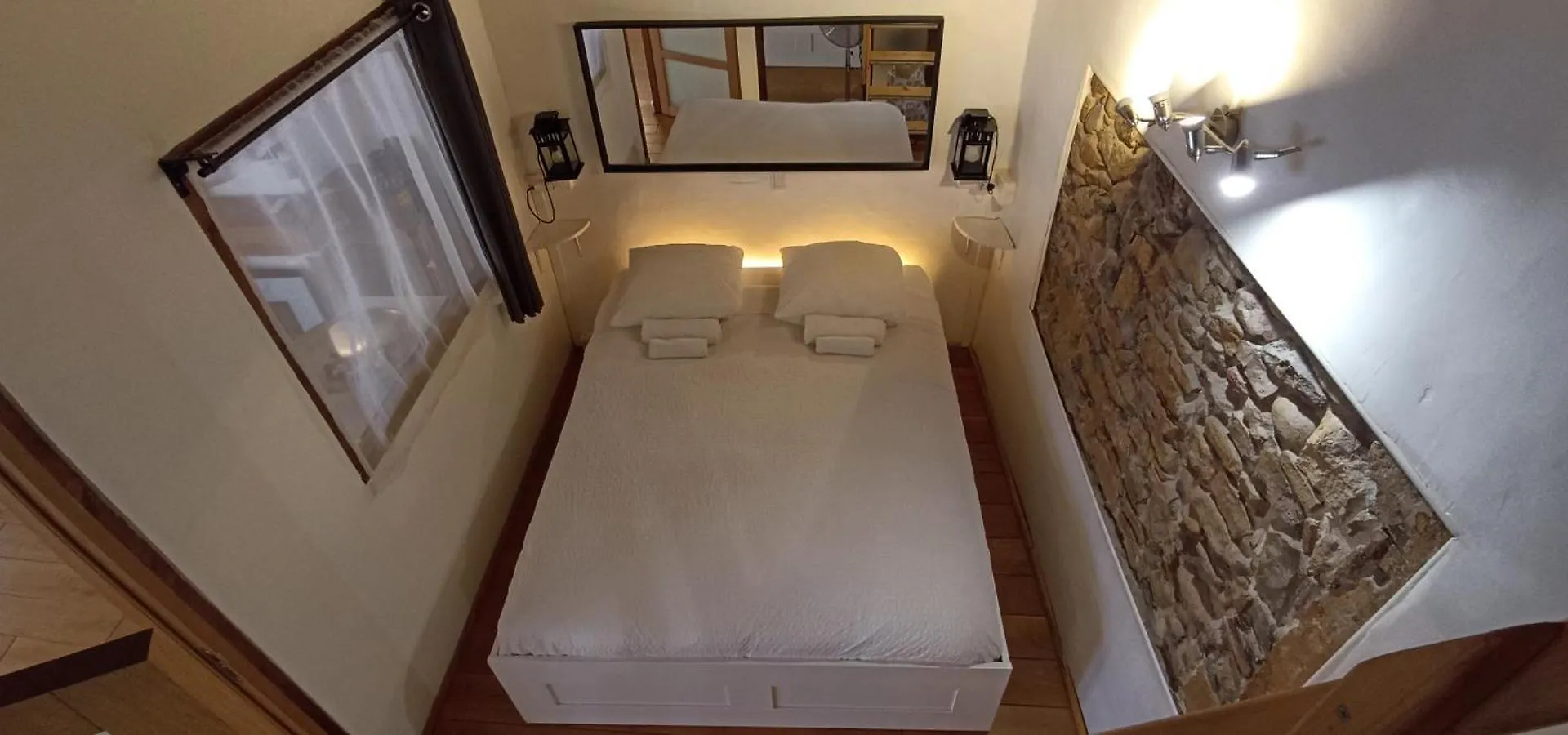 La Loge Du Vieux Lyon Bed & Breakfast 2*,  France