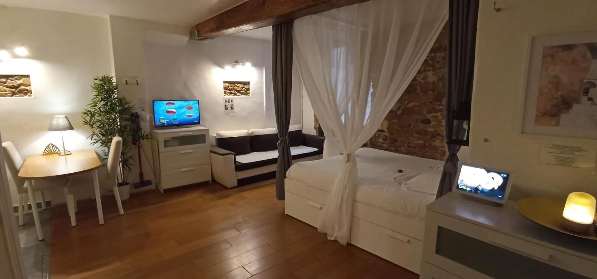 Bed and Breakfast La Loge Du Vieux Lyon 2*,